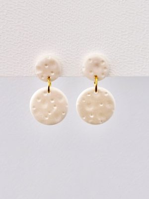 pendientes-artesanales-luna-llena-blanco-nacarado